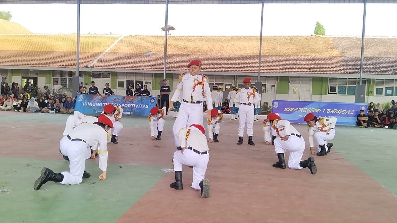 PENAMPILAN PASKIBRA SMPN 1 MOJOSARI TIM B DI LKBB ANGKASA SMAN 1 BANGSAL 2024