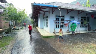 Heavy rain in July in Indonesia||very refreshing and pleasing to the eye||rain video