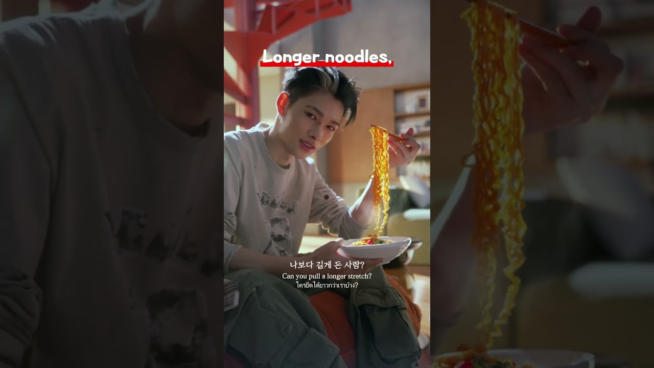 NI-KIの顔を見るのに夢中で麺を落としちゃった…😭🍜