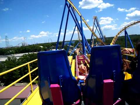 וִידֵאוֹ: ניטרו ב-Six Flags Great Adventure - סקירת תחתית