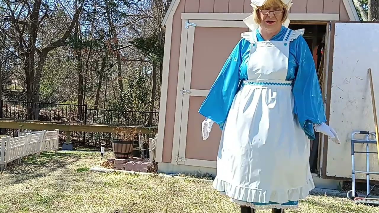 Wa Lolita Digging Out the Trains