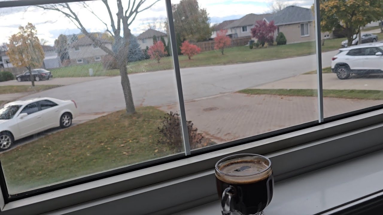 لحظات الصباح مع قهوتي☕️🤍🍁✨️☕️#