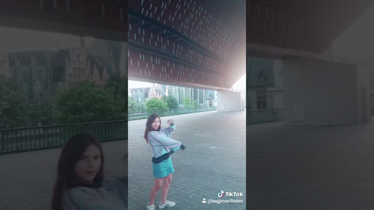 Lenneke onder de schaapstal