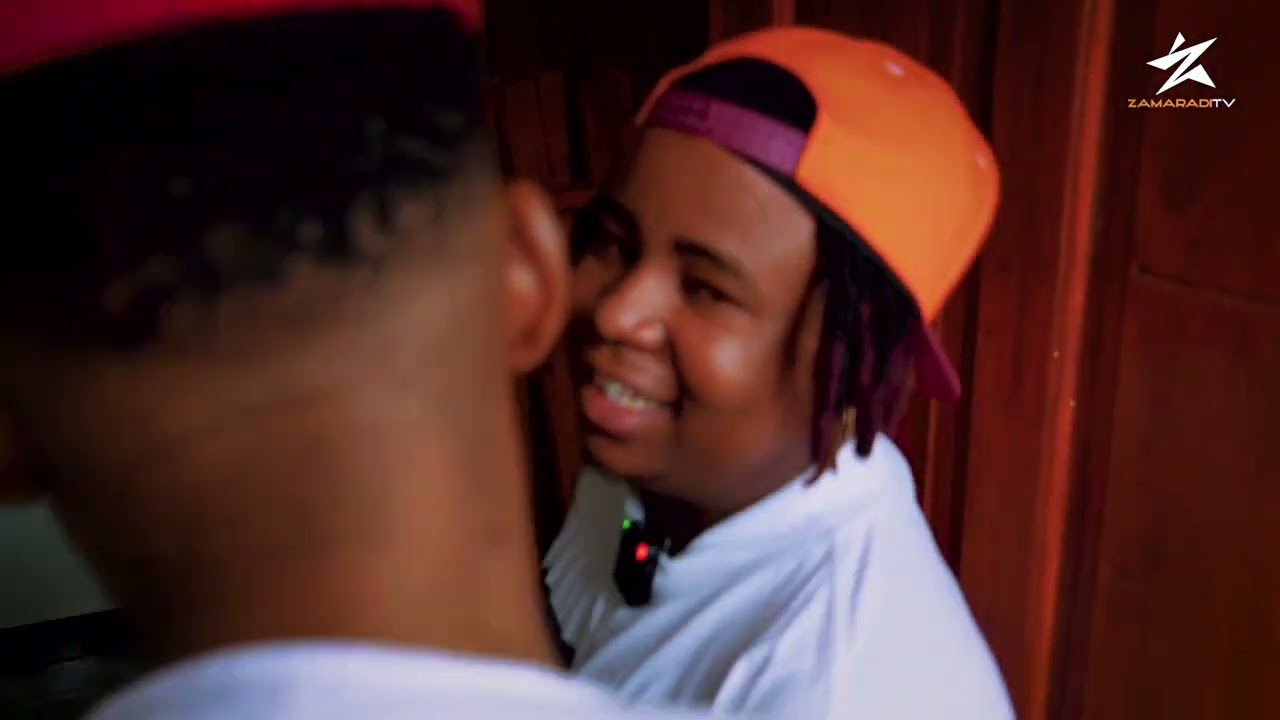 ANAPOISHI MCHEKESHAJI SHAFII BRAND / GHOROFA NYUMA MBELE YA KAWAIDA/ NA VYOO VITATU VYUMBA VIWILI