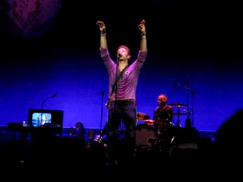 AMAZING! Coldplay - Fix You & Strawberry Swing (Live) [HD]