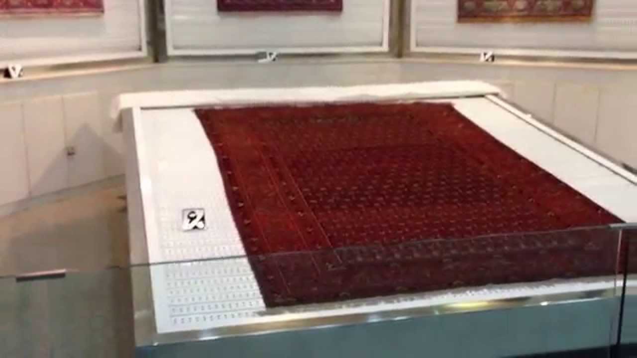 Mashhad Carpet Museum、 antique Kashan Mohtasham  carpet