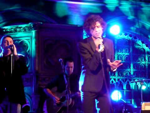 Mika & The King's Singers - By the Time live @ Lit...