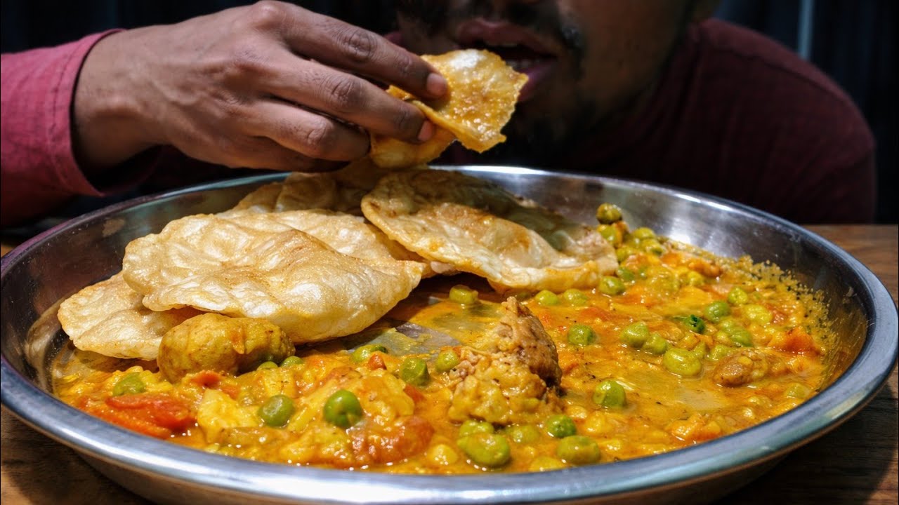 घर का बना गरमागरम पूरी 🫓 | हरी मटर आलू की सब्ज़ी के साथ सादा Mukbang 🤤