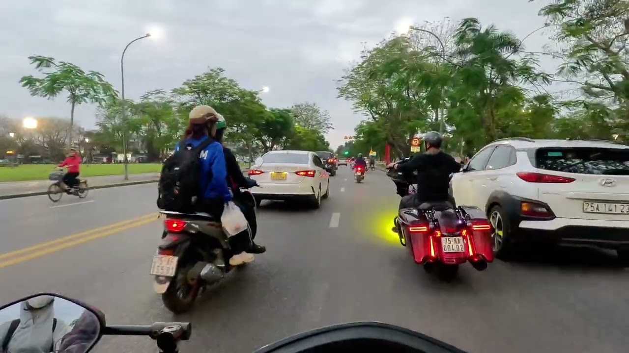 CHỢ HOA XUÂN TRƯỚC KINH THÀNH HUẾ ĐÃ SẴN SÀNG 20 TẾT | Yên Vui