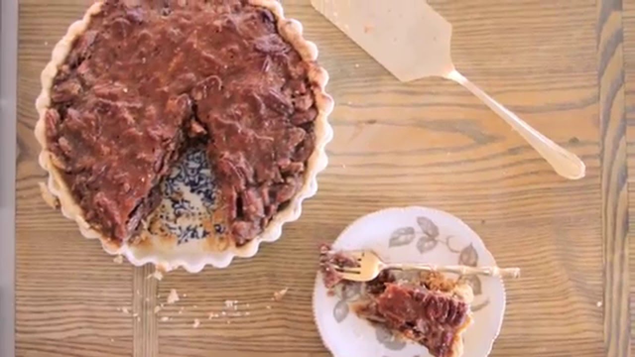 Paleo Pecan Pie with Sweet Laurel // Living Deliciously