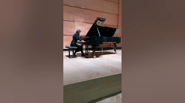 Jihyun Yoon plays Mussorgsky Pictures at an Exhibi...