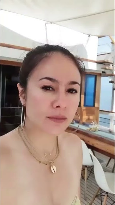 wulan guritno pakai bikini aja, gini kalau artis liburan hot