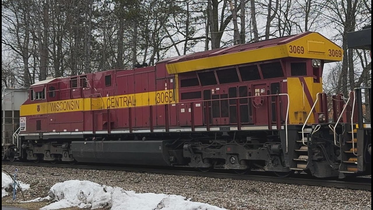 2/2/24 CN Train 492 CN 3069 WC HU - YouTube