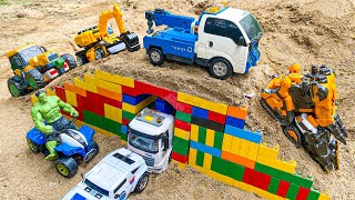 Người Khổng Lồ Xanh & Xe Công Trình, Tobot Biến Hình Xây Cầu Lego Giải Cứu Xe Cảnh Sát