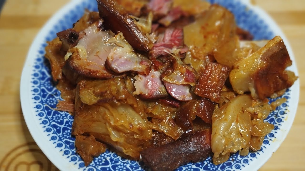 Svadbarski kupus sa dimljenom butkicom u zemljanoj šerpi-Recept(Sauerkraut with smoked ham and bacon