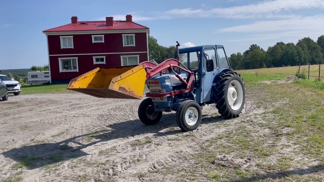 Traktor med lastare Ford 3300