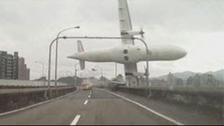 ШОК!!! Крушение самолета на Тайване ТайБэй  客機墜〈獨家〉