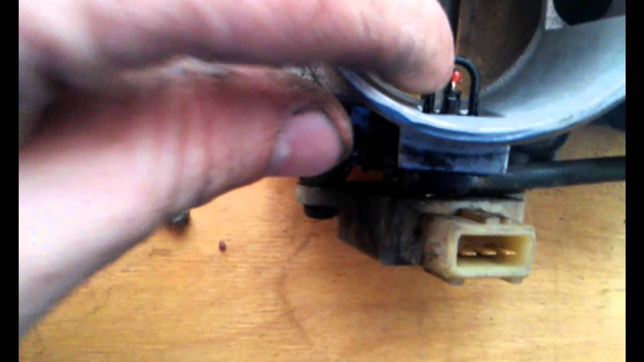 Как почистить дроссельную заслонку,и немного про регулятор холостого ...