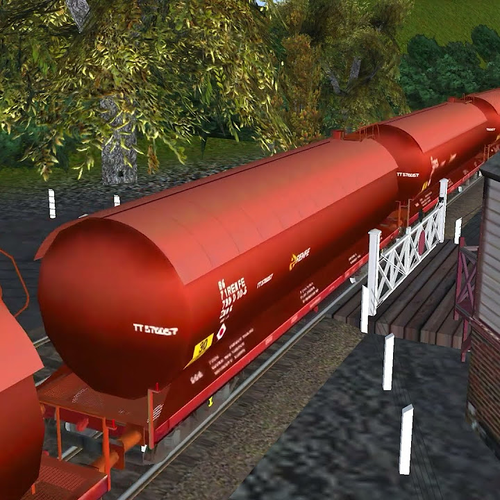 Br 37043 passing norton west level crossing for lindsey oil terminal