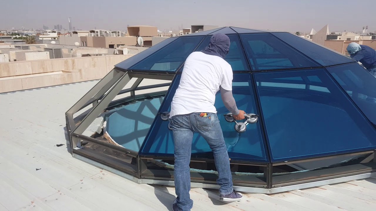 من تنفيذ مصنع كريتفال قبب سماوية نصف كروية -الزجاج دبل سماكة 31.52مم الطبقة الداخلية لامينيتد9.52مم.