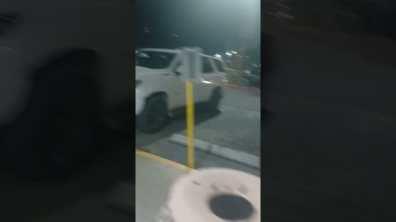 Через 15 минут я купил грамм сативы за 6,50 долларов.