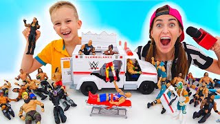 วลาดและนิกิสนุกกับ WWE Toys