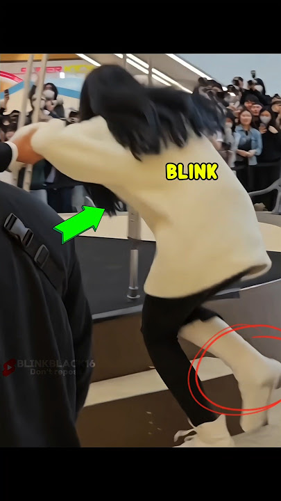 Ab injured blink in Jisoo fansign 🙁😭 #blackpink #blink