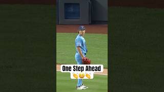 Adam Macko was one step ahead in the best way possible 😆👏 #MLB #BlueJays