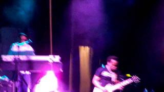 The Roots Kirk Douglas Guitar solo ! The Great Escape ! Sydney Easter 2007