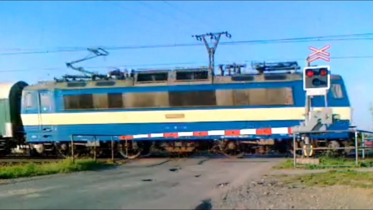 Železniční přejezdy Pardubice-Opočínek [P4906+P4905] - 4.11. + 29.12.2011 / Czech railroad crossings