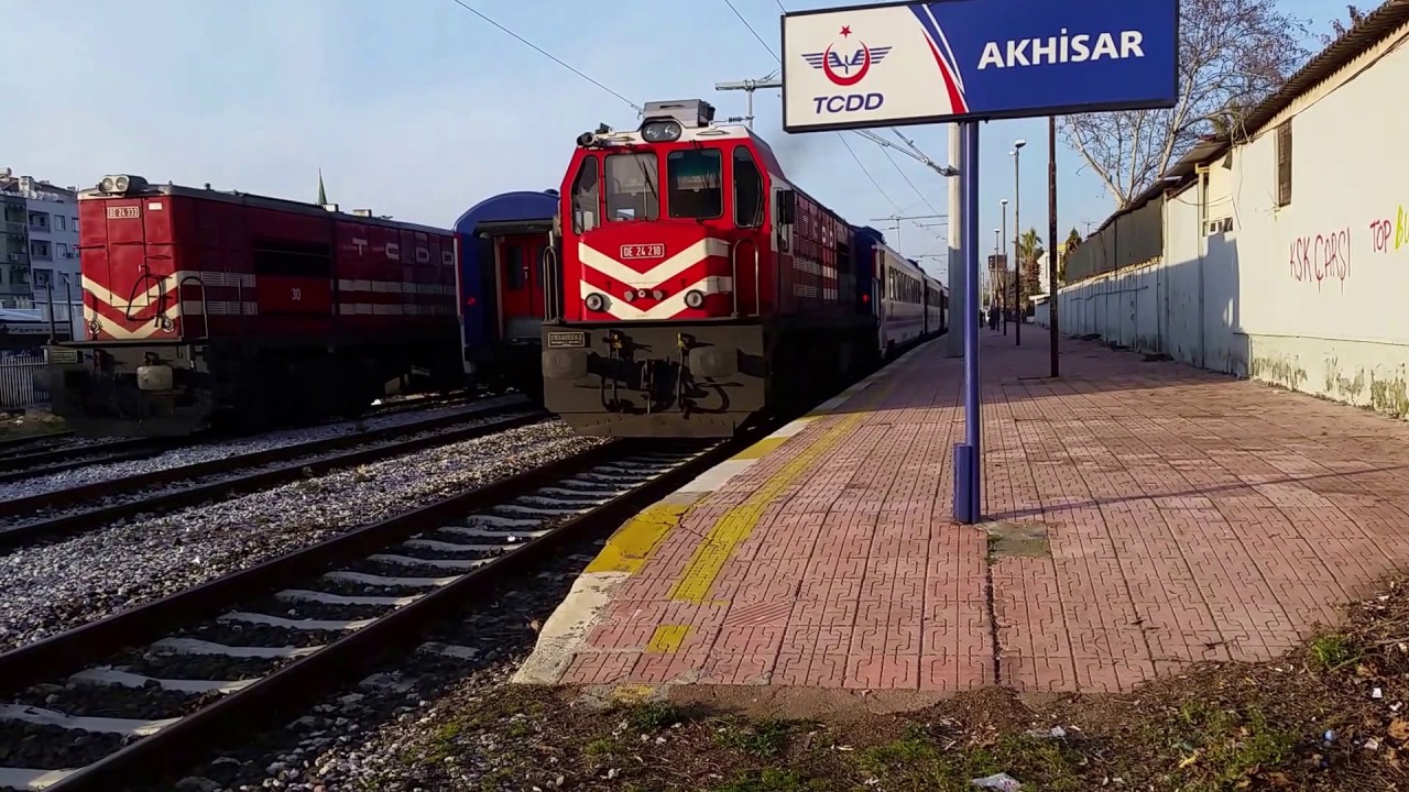 TCDD DE 24210 Ege Ekspresi ve 24382 17 Eylul ekspresinin Akhisar buluşmasi