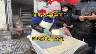 顾客买豆腐都买中间，八九十年代的时候专门要边，捡豆腐捡边娶媳妇娶三