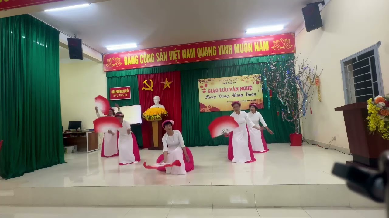 Đoản Xuân ca do câu lạc bộ khu phố Bãi Cháy 4 biểu diễn