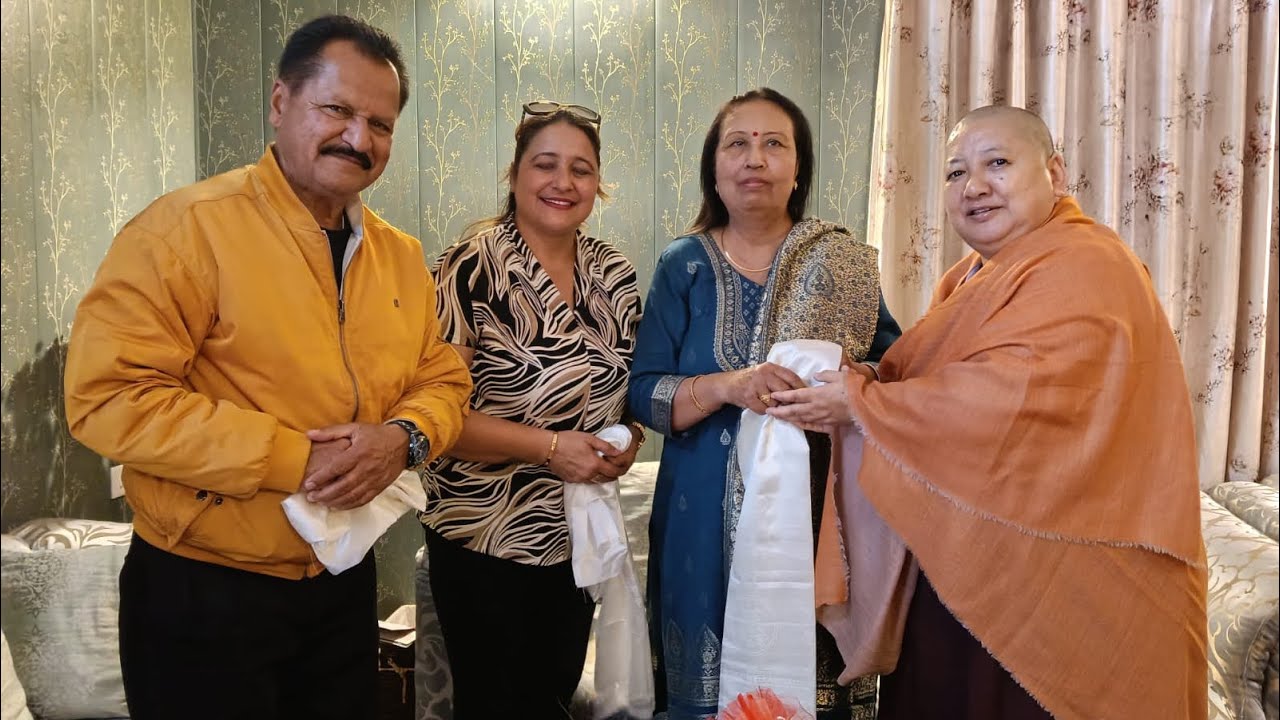 Holi 🎨 hai ya Diwali 🎇