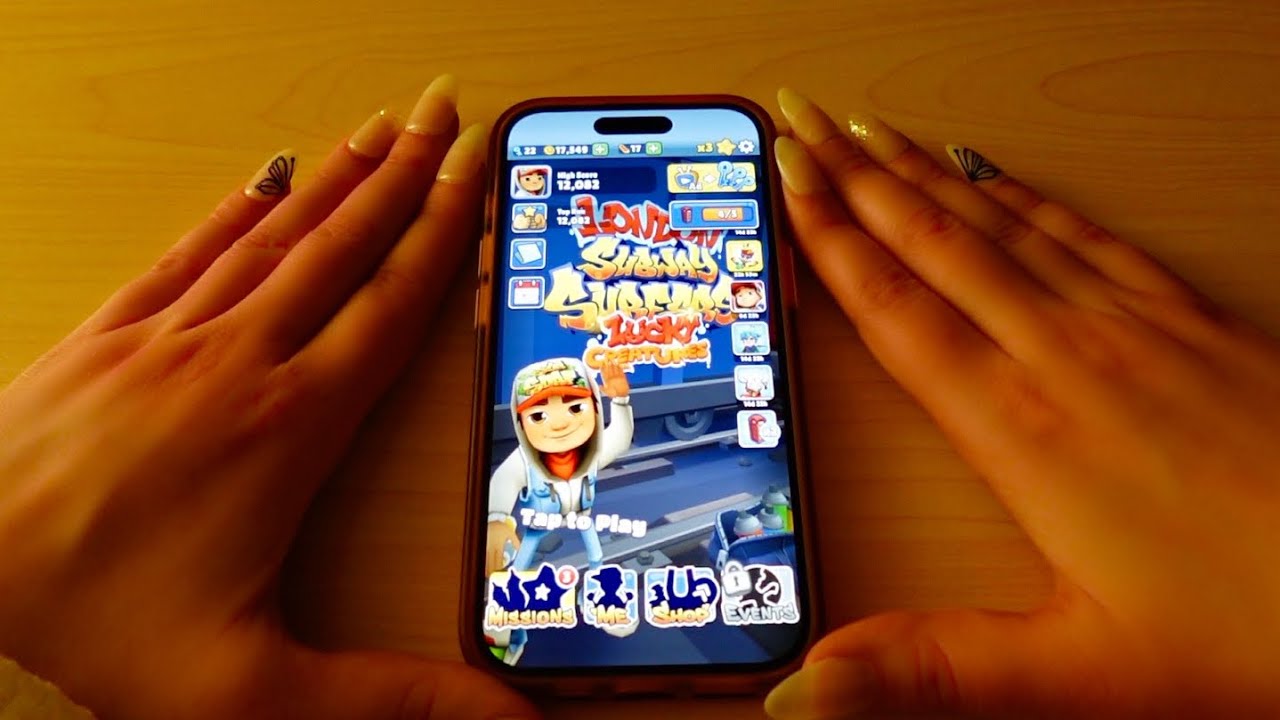 ASMR Playing Subway Surfers + gum chewing