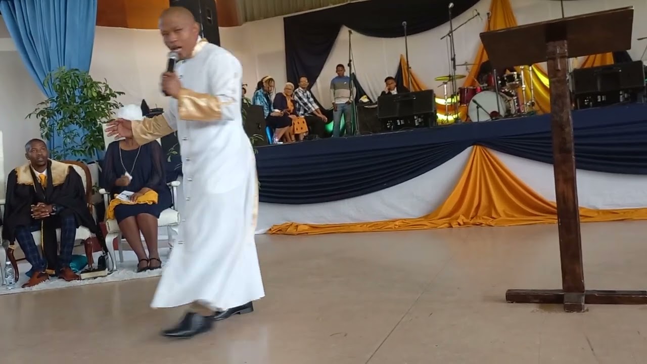 Ashley Harmse. kyk wie by jou vuur kom sit.