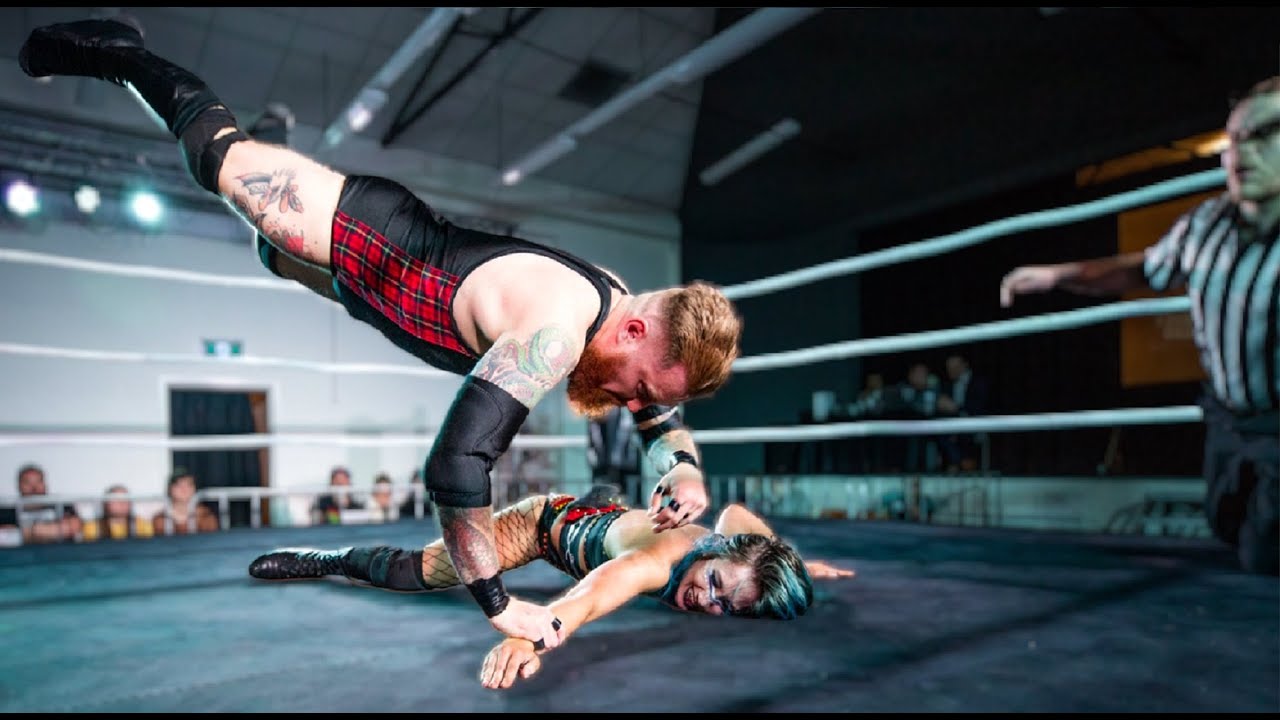 Eat the canvas! | Intergender wrestling(12)