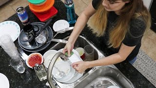 MESSY KITCHEN CLEANING MOTIVATION // CLEANING MOM