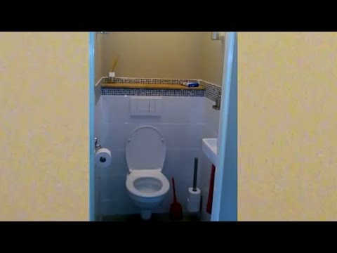 Video: Moet de toiletflens op de vloer worden geschroefd?