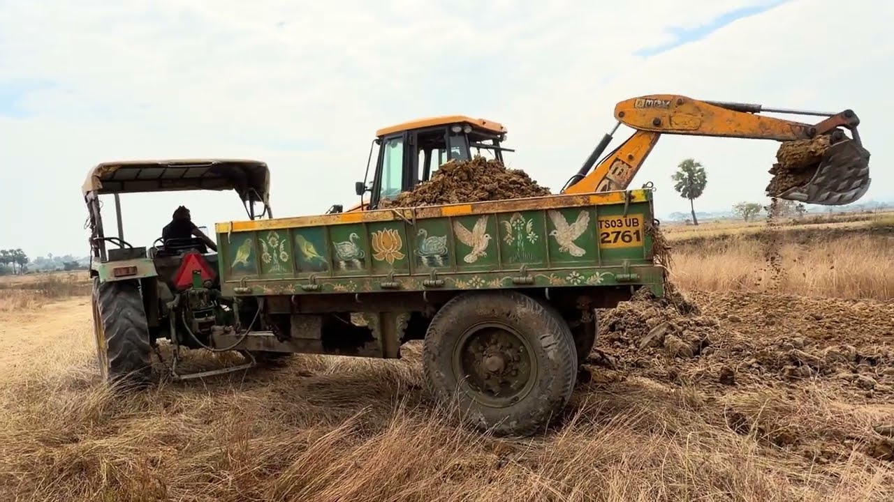 JCB Backhoe Machine Loading Field in Mud Tractor’s Trolley John Deere 5050 D Mahindra Arjun 605 Dump
