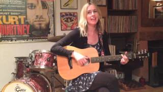 Video thumbnail of "Lisa Redford 'Remember Me' Acoustic"