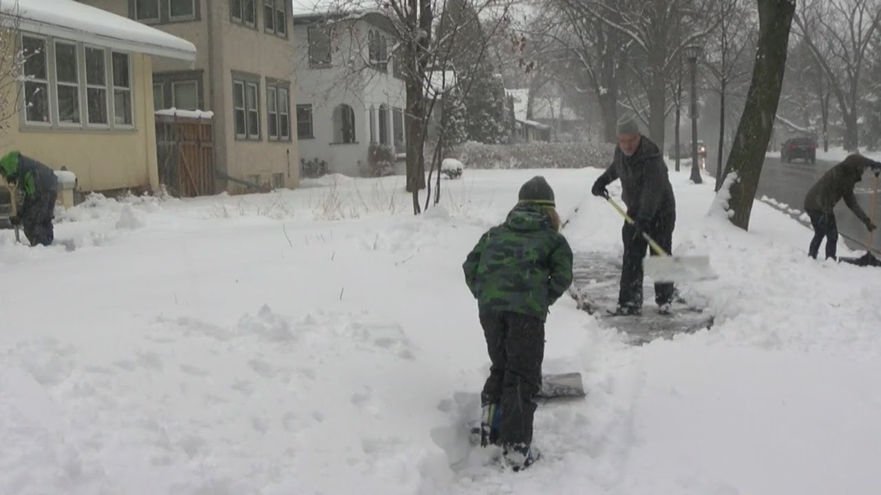 Minnesotans Making The Most Of Spring Snowfall - YouTube