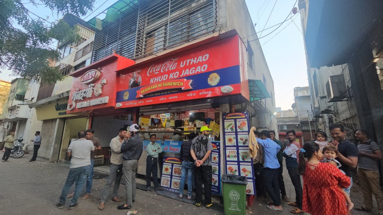 #sandwich|આજે તો અમદાવાદ ની ફેમસ વાસુકાકા ની લસણવાળી સેન્ડવિચ ખાઈ ને મજા પડી ગઈ|Vlog -322