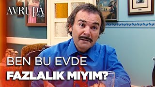 Burhan, Buruşuk Gömlek Gibi Kenara Atıldı - Avrupa Yakası Resimi