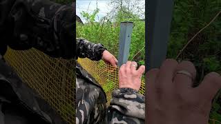 Как натянуть забор из сетки рабицы или пластиковой сетки. How to make a fence from a neighbor.