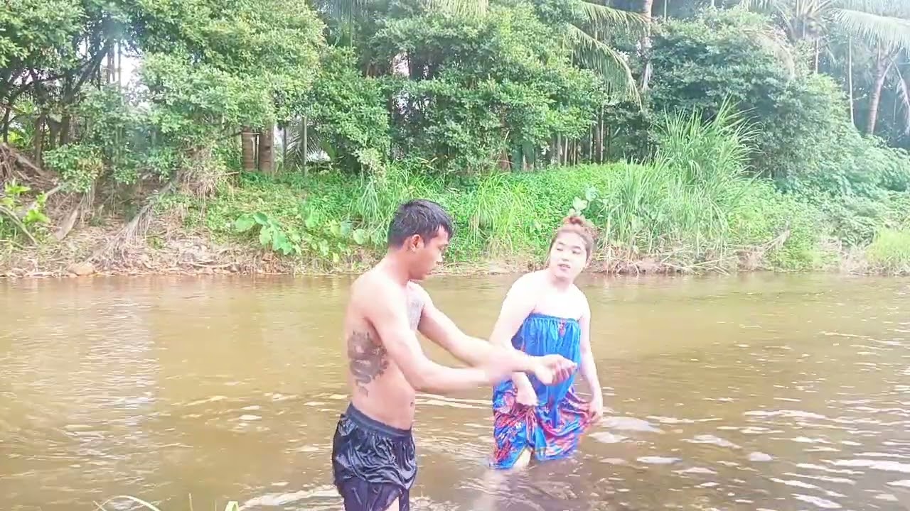 อาบน้ำกับแฟนสาวสวยนะพี่น้องเอ้ย