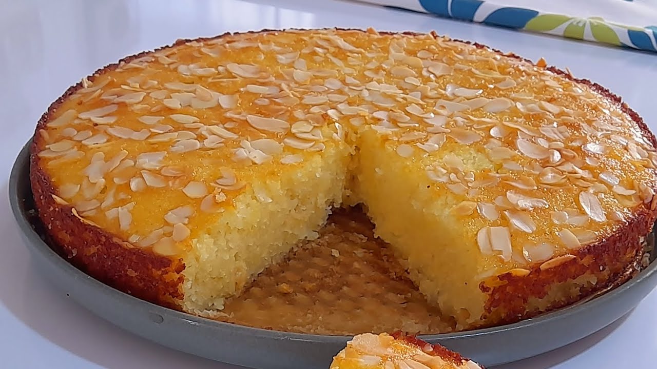 غير جربو هذه البسبوسة باللبن غتولي مدمنة عليها هشيشة كتذوب فالفم وغير ببيضتان 🥚🥚