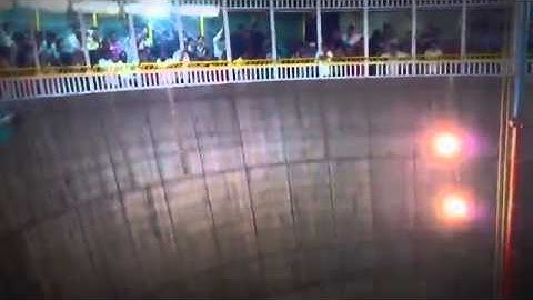 Edan ! Atraksi Tong Setan 4 Motor + 4 Mobil Sekaligus