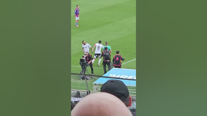 Las pifias en la salida de ARTURO VIDAL en el clásico de #colocolo vs #ucatolica