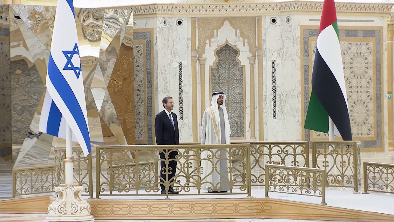 محمد بن زايد يستقبل رئيس دولة إسرائيل